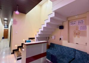 Fotografie z fotogalerie ubytování Near Mahakal Temple BUDGET HOTEL V R , UJJAIN, Fully Air conditioned Rooms with Wifi and Parking, Best Hotel IN Ujjain v destinaci Udždžain