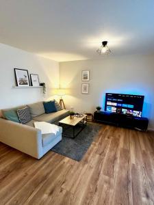 Χώρος καθιστικού στο Geräumiges 2R City-Apartment Uninähe mit TV Streaming, Terrasse