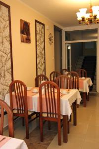 a dining room with tables and chairs in a restaurant at Willa Preludium in Gdańsk