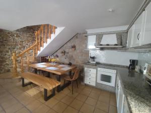Kuchnia lub aneks kuchenny w obiekcie Casa O Castriño