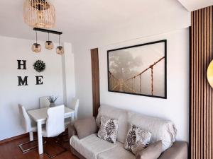 A seating area at Apartamento Primera Línea de Playa Paseo Marítimo Perla 5