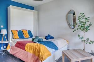 Postel nebo postele na pokoji v ubytování Studio LeBon Port de Vannes