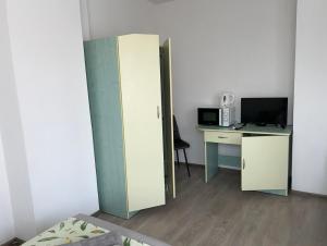 A kitchen or kitchenette at Guest House Pomorie