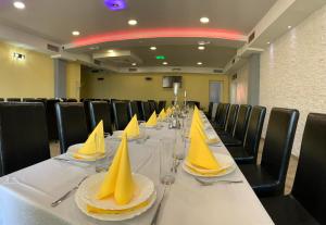 Mirocki-Raj餐廳或用餐的地方