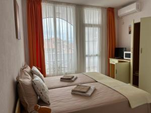 A bed or beds in a room at Guest House Pomorie