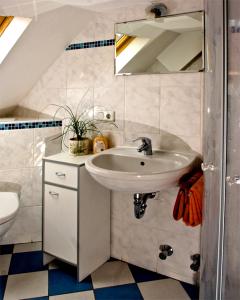 a bathroom with a sink and a mirror at Gasthaus Korfu in Edenkoben