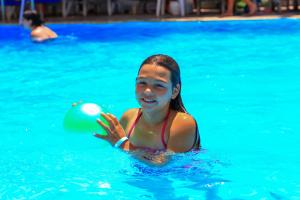 Bazén v ubytování Kayamaris Hotel nebo v jeho okolí