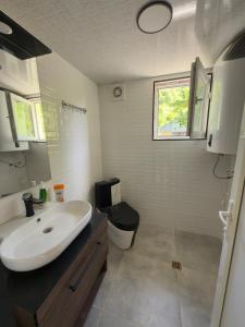 Koupelna v ubytování Guest House AKU'TSA