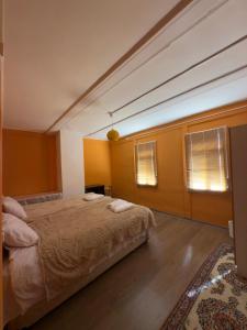 Postel nebo postele na pokoji v ubytování Guest House AKU'TSA