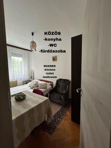 Posedenie v ubytovaní Kedves Kuckó a belvárosban