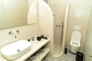 Koupelna v ubytování Naxos town studio 3 with patio with sea view