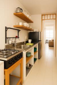 Køkken eller tekøkken på Apto Remodelado a 1 cuadra playas Rodadero