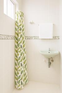 Et badeværelse på Apto Remodelado a 1 cuadra playas Rodadero