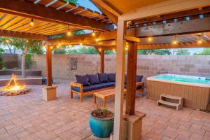 Hồ bơi trong/gần Chandler Oasis with Patio, Hot Tub, & Nearby Parks