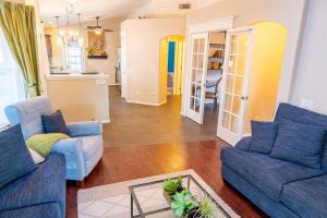 Nhà bếp/bếp nhỏ tại Chandler Oasis with Patio, Hot Tub, & Nearby Parks