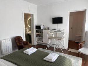 Postel nebo postele na pokoji v ubytování Beach Avenue Suite