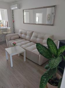Ein Sitzbereich in der Unterkunft Toni Apartment