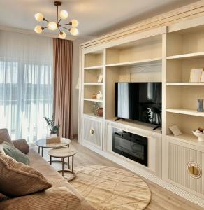 TV a/nebo společenská místnost v ubytování Bridge Penthouse