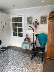 Posezení v ubytování Stort hus med garasje, 3 soverom