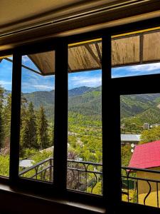 Splošen pogled na gorovje oz. razgled na gore, ki ga ponuja hotel