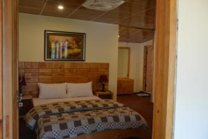 Postelja oz. postelje v sobi nastanitve West End Lodges