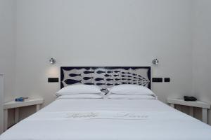 Ένα ή περισσότερα κρεβάτια σε δωμάτιο στο Villa Lara Hotel
