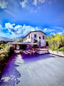 The building in which the holiday home is located Még 37 kép