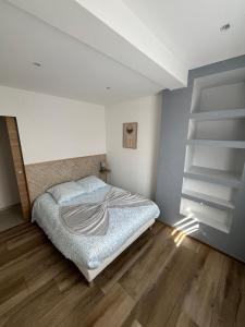 Ένα ή περισσότερα κρεβάτια σε δωμάτιο στο Cozy loft 1 rdc
