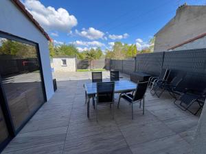 a patio with a table and chairs on it at Cozy loft 1 rdc in Talange