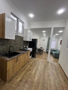 Kuchyň nebo kuchyňský kout v ubytování Home in Tiflis