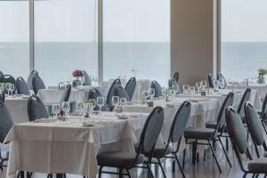 Restoran või mõni muu söögikoht majutusasutuses Axis Ofir Beach Resort Hotel
