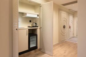 Kuchyň nebo kuchyňský kout v ubytování Orka Taksim Apart Hotel