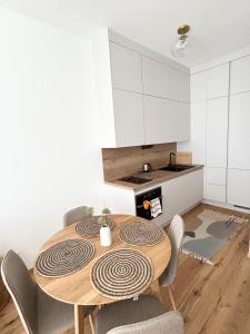 A kitchen or kitchenette at Apartment in the City Centre - FREE GARAGE PARKING