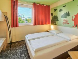 Postel nebo postele na pokoji v ubytování B&B Hotel Aschaffenburg