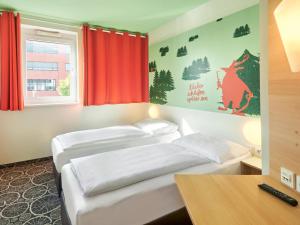 Postel nebo postele na pokoji v ubytování B&B Hotel Aschaffenburg