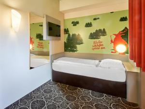 Postel nebo postele na pokoji v ubytování B&B Hotel Aschaffenburg