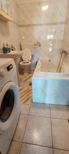 Et badeværelse på Aenona Heritage House