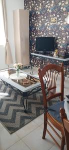 Μια τηλεόραση ή/και κέντρο ψυχαγωγίας στο chez Sandrine