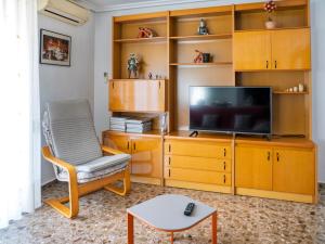 a living room with a television and a chair at Apartamento La Mariola in Bocairent