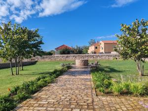 En have udenfor Aenona Heritage House