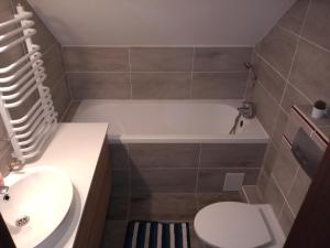 Kúpeľňa v ubytovaní Dom Mazurska Apartamenty