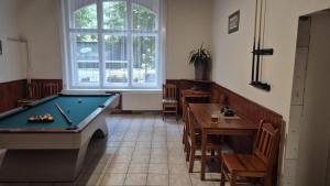Більярд в Hotel Radnice Dobrovice