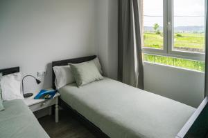 Posteľ alebo postele v izbe v ubytovaní H.A.N.D Surf Hostel