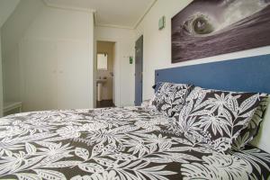 Posteľ alebo postele v izbe v ubytovaní H.A.N.D Surf Hostel