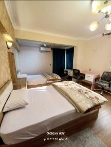 Кровать или кровати в номере شقة مفروشة في ارقي منطقة بالجيزة في قلب المناطق السياحية والجامعات وجميع الخدمات