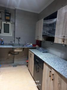 Кухня или мини-кухня в شقة مفروشة في ارقي منطقة بالجيزة في قلب المناطق السياحية والجامعات وجميع الخدمات
