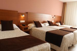Katil atau katil-katil dalam bilik di HOTEL ARZÚA +36 gambar