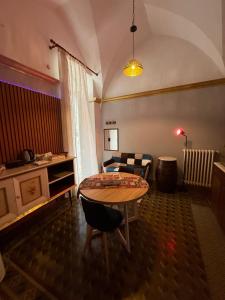 a living room with a table and a couch at B&B ME Palace in Nardò