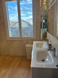 Ένα μπάνιο στο Appartement les Orchidées et les Marguerites +18 φωτογραφίες