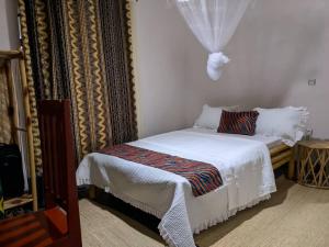 Ένα ή περισσότερα κρεβάτια σε δωμάτιο στο INEZA Guest House